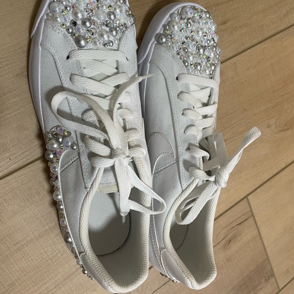 Bridal Nikes - embellished with pearl and gems - Picture 2 of 3